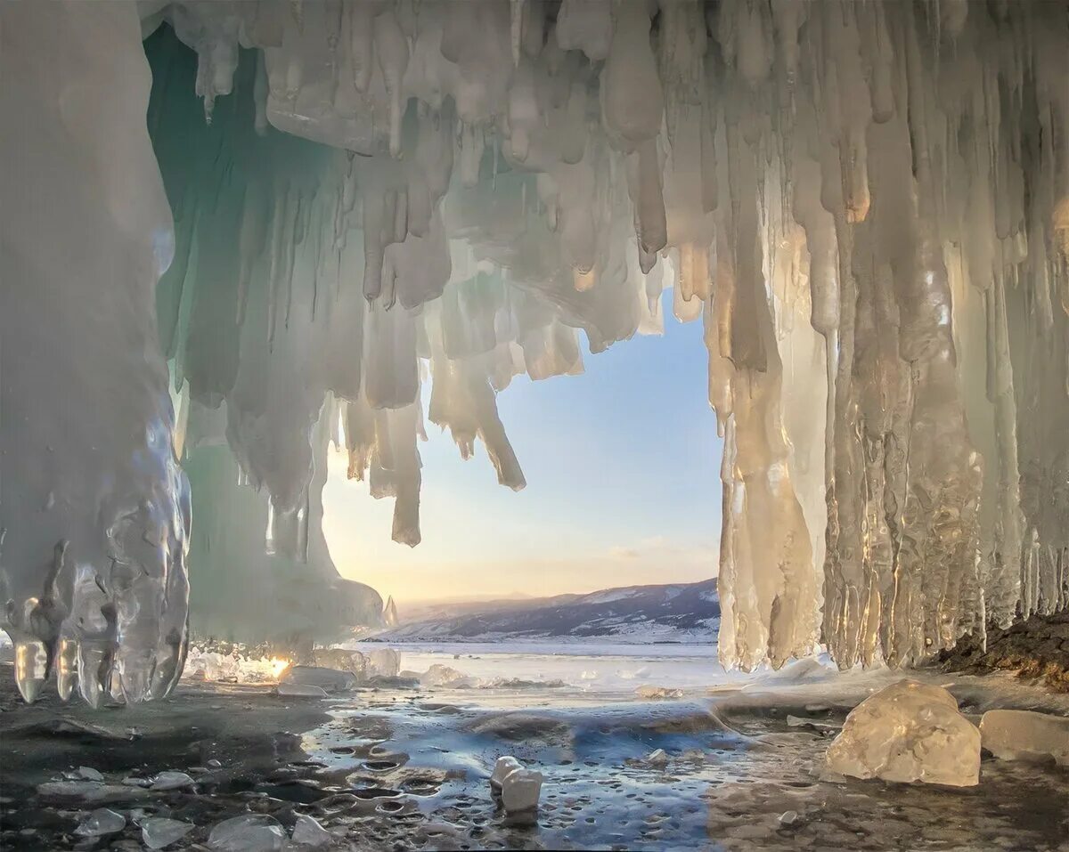 Ледяная пещера ватнайокуль, исландия. Ледяная пещера ольхон. Ледяные гроты байкала. Ледяные гроты. Ледяная пещера ольхон.