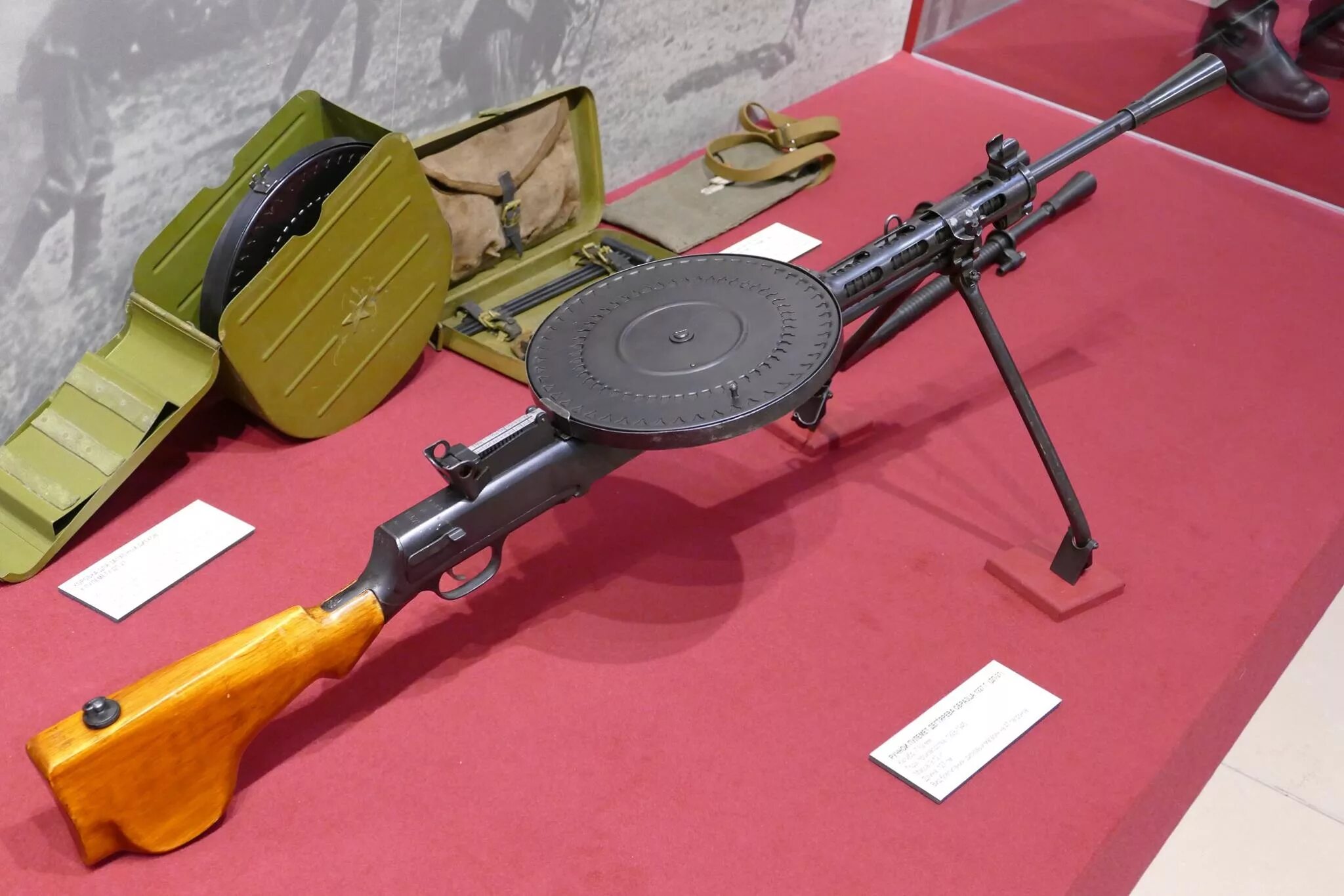 пулемет с диском. ручной пулемёт дегтярёва дп27. пулемет дегтярева танковый. пулемет дт 7. диск пулемёта дегтярёва дп-27.