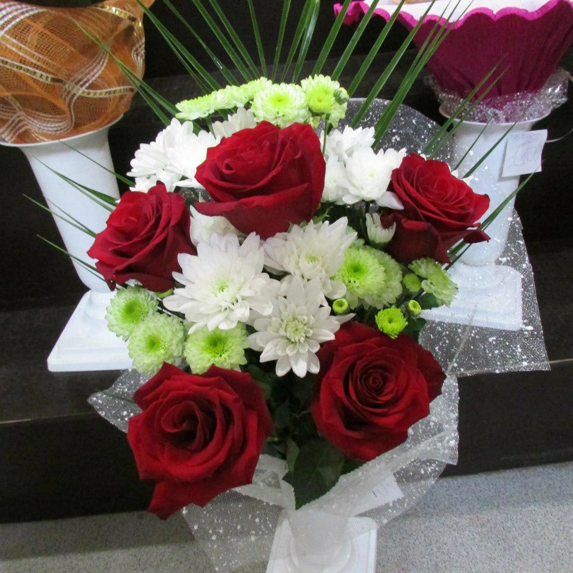 Магазин цветов сыктывкар коммунистическая. Цветы сыктывкар купить круглосуточно адреса. Октябрьский букет цветов. Цветочная мастерская. Сыктывкар букеты.