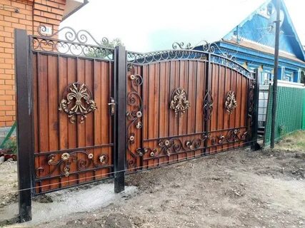 Ворота с элементами ковки