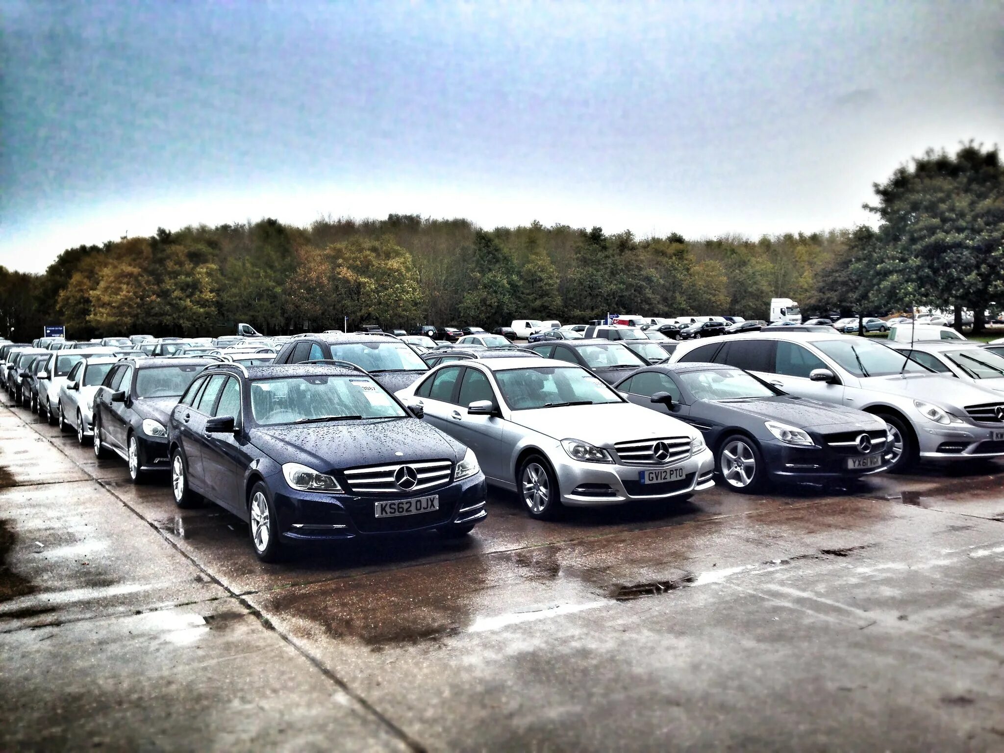 Авто из европы без растаможки. Парк автомобилей. автопарк. автопарк машин. автопарк разных автомобилей.