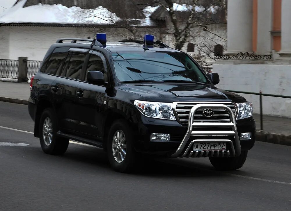 Toyota Land Cruiser 200 с мигалками. Тойота ленд Крузер 200 полиция. Тойота ленд Крузер 200 кортеж мигалки. Ленд крузер танк 500