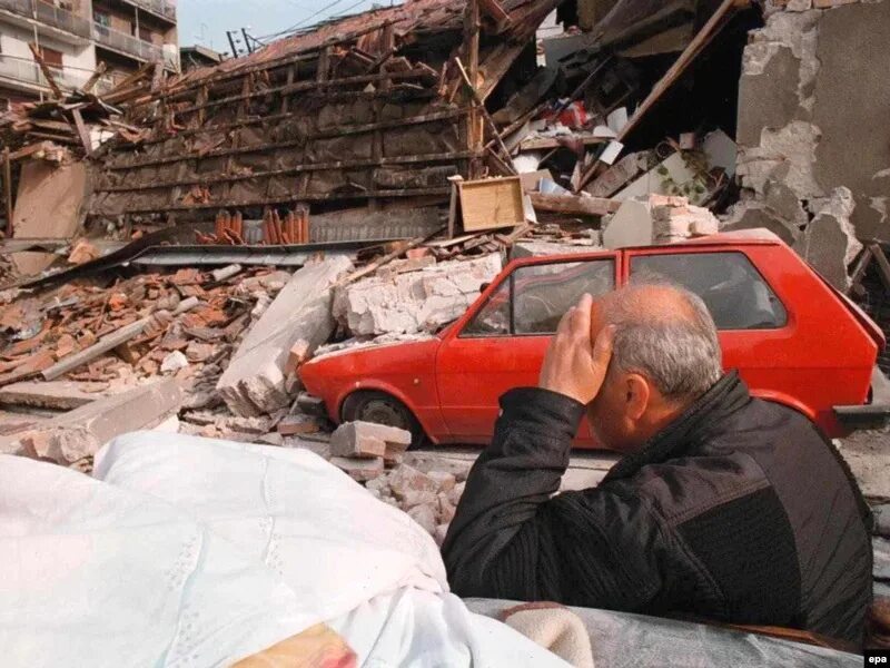 Бомбардировки югославии сколько погибло. Белград НАТО 1999. Бомбардировка Белграда 1999.