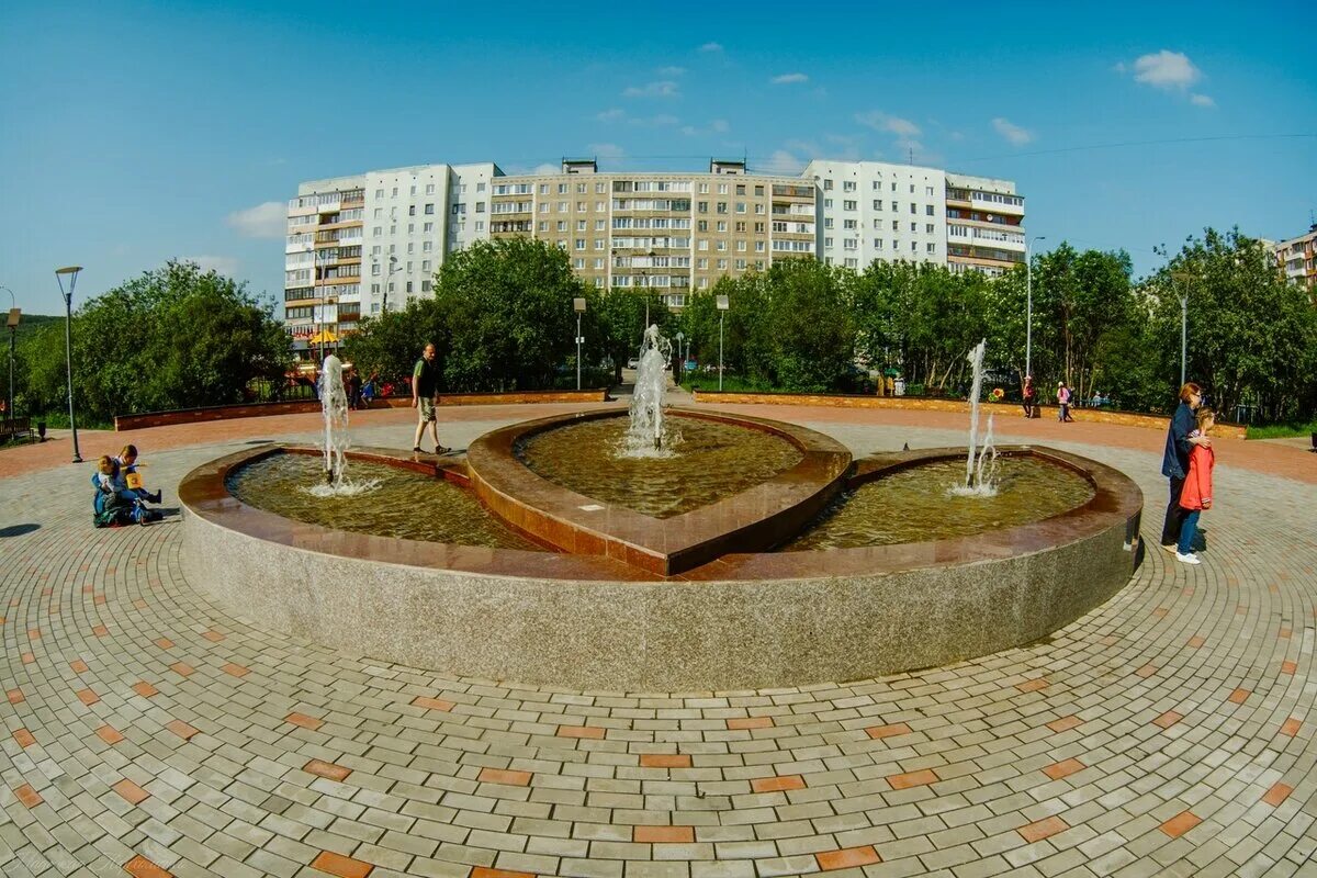 Загородный парк североморск. Музыкальная аллея мурманск. Рябиновый парк в мурманске. Мурманск центральный парк. Мурманск пять углов парк.