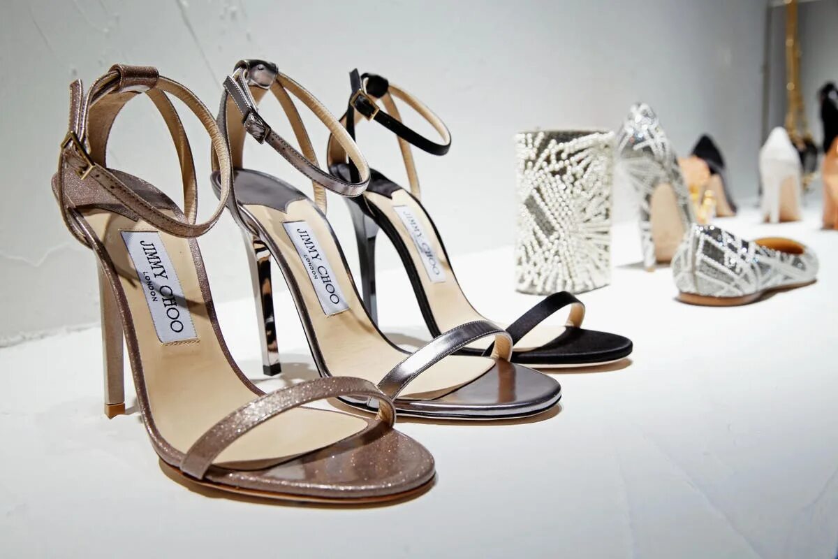 Бренда чу. Бренда чу. Бирка джимми чу london. Jimmy choo логотип бренда. Jimmy choo туфли.
