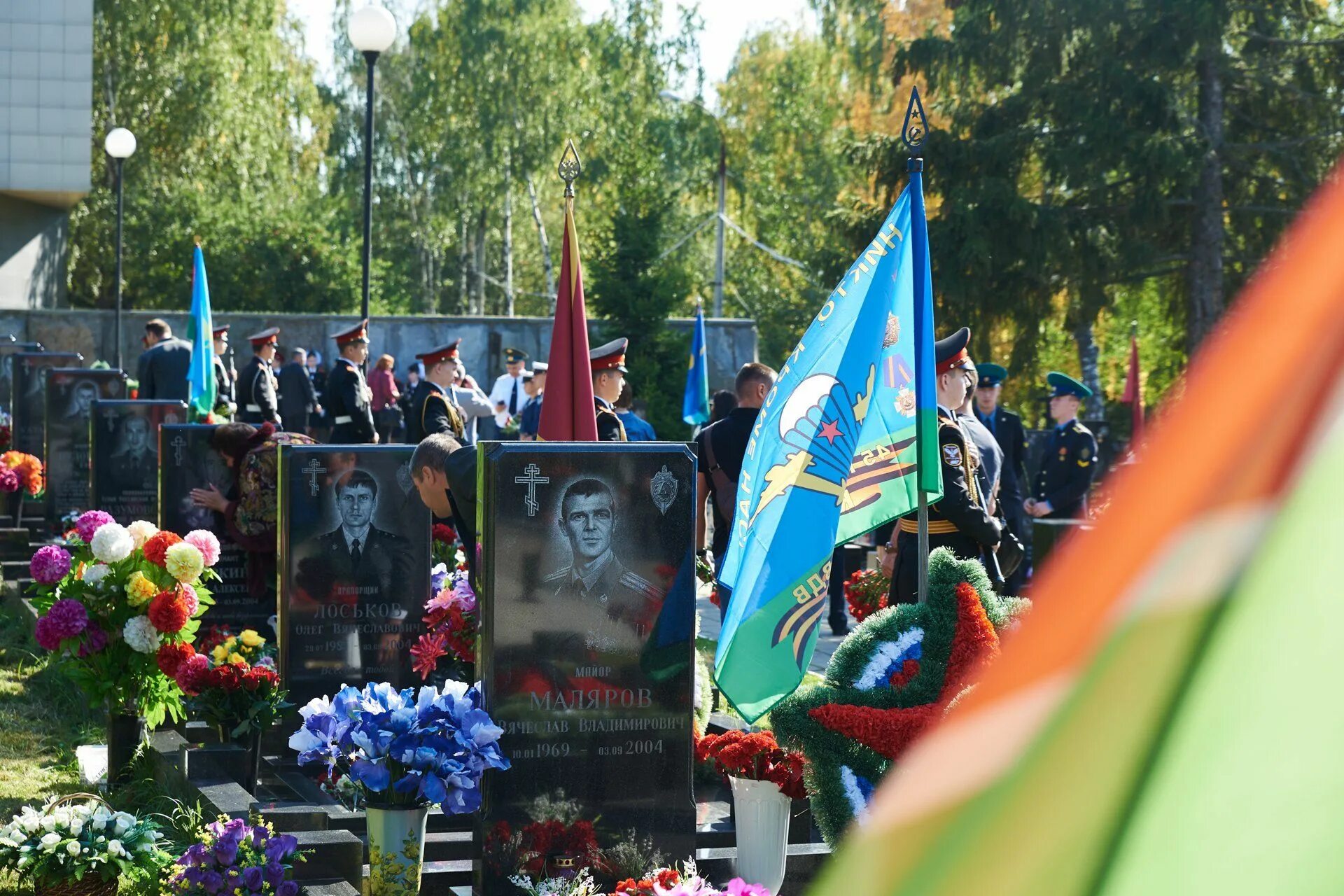 Памяти жертв теракта в москве. Николо Архангельское кладбище Вымпел и Альфа Беслан. Кладбище Альфа Вымпел. Кладбище альфы. Мытищи кладбище Альфа Вымпел.