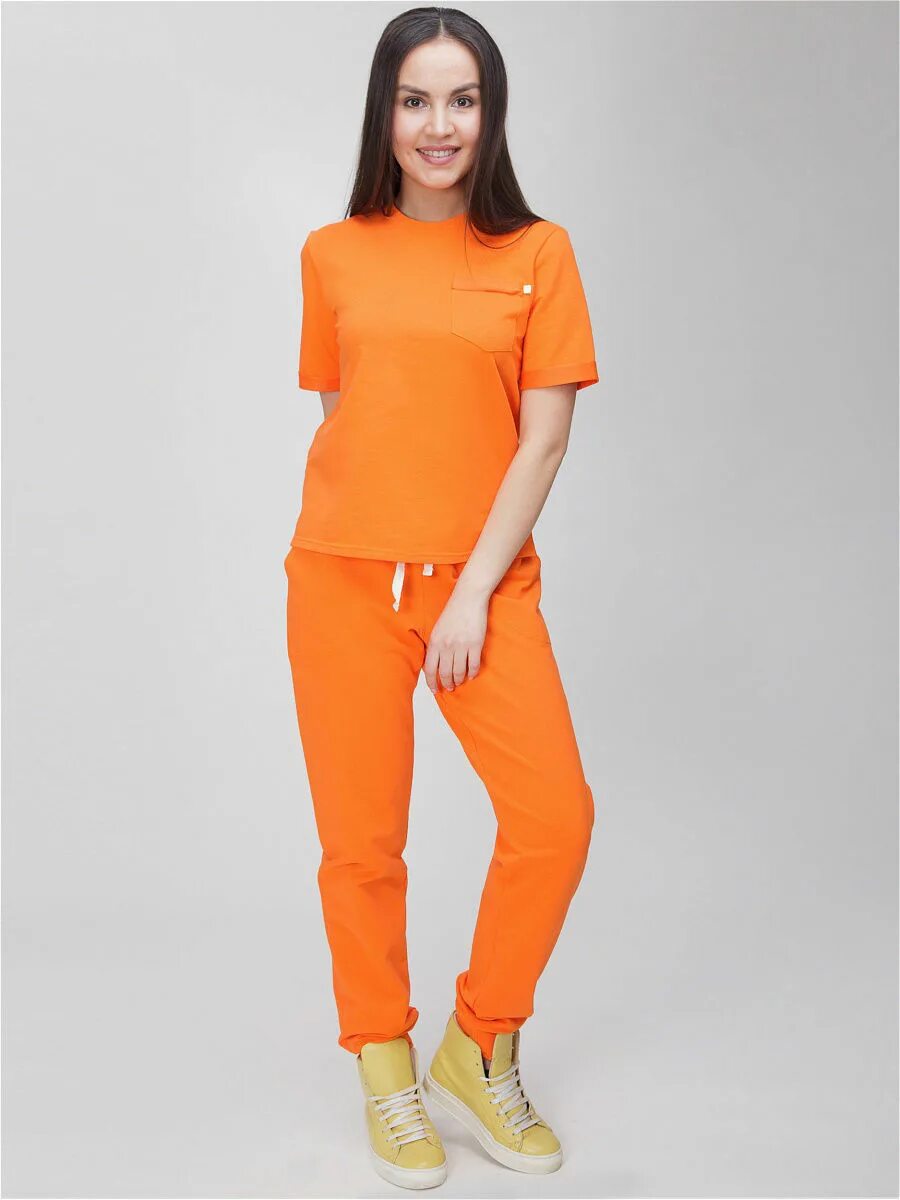 Оранжевый спортивный костюм. Оранжевый костюм женский. Оранжевый спортивный костюм женский. Оранжевый брючный костюм.
