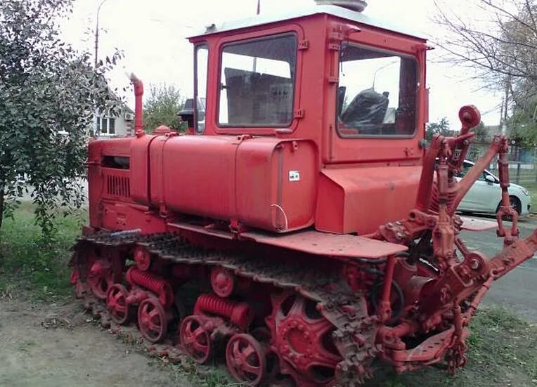 Купить гусеничный трактор дт. ДТ-75 трактор гусеничный. Т-150 трактор гусеничный и ДТ 75. Трактор ДТ-75м. ДТ-75 кабина.