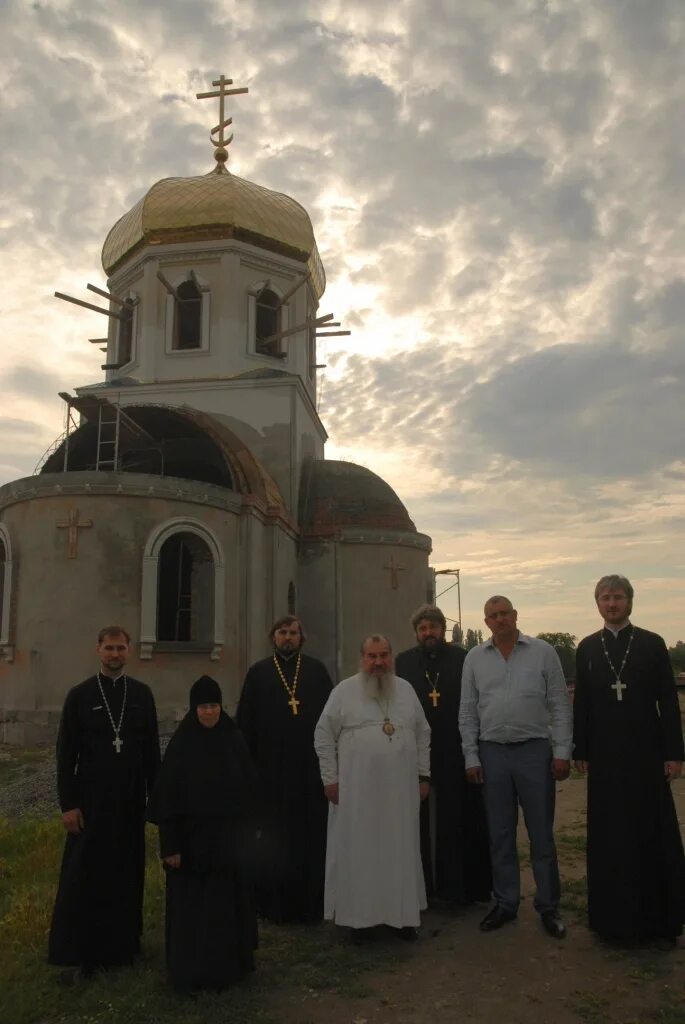 Погода село виноградное. Церковь виноградное Моздокский район. Село виноградное Северная Осетия. Строительство храма в Виноградном. Церковь села виноградное РСО.