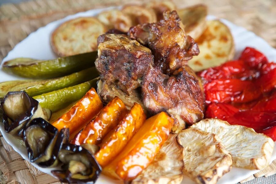 Какие овощи к мясу. Горячие блюда. гарнир к мясу. мясо с овощами. баранина с овощами.