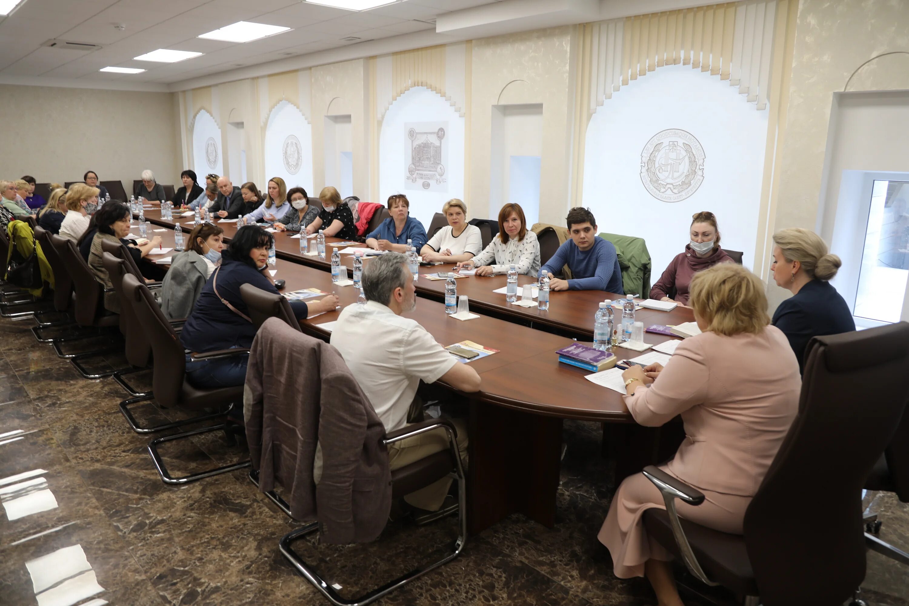 Глава круглого стола. Нотариальная палата Санкт-Петербурга. Круглый стол ТПП 30.05.2023 Рязань. Круглый стол заседание. Круглый стол в Санкт-Петербурге.