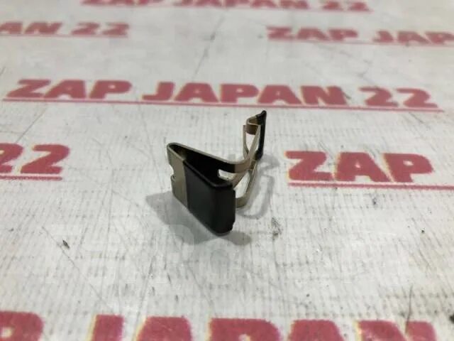 77366-52010 пружина лючка бензобака toyota. Пружина лючка бензобака тойота. Toyota 77360-30080. Крепление лючка toyota vista 30. Toyota 77360-33030.