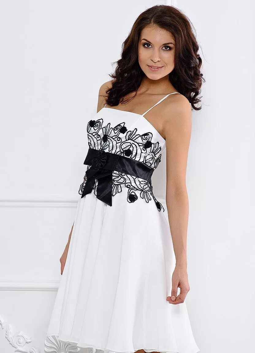 Где можно купить недорогое платье. Девушка в платье красивая. Белое платье. Платье черно-белое. Белое вечернее платье.