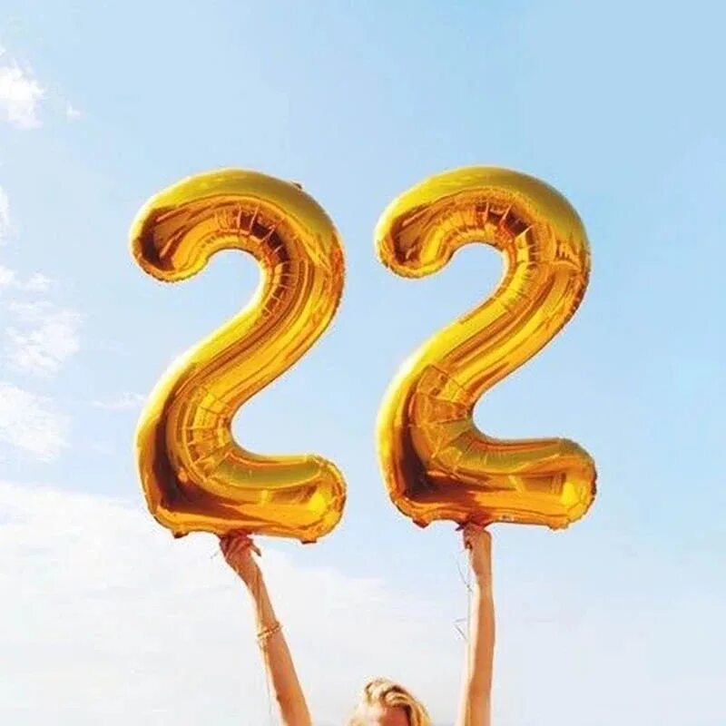 Поздравить с 22 летием. Шары 22 года день рождения. С днём рождения 22 года. Мне 22 года день рождения. Шары на 22 года девушке.