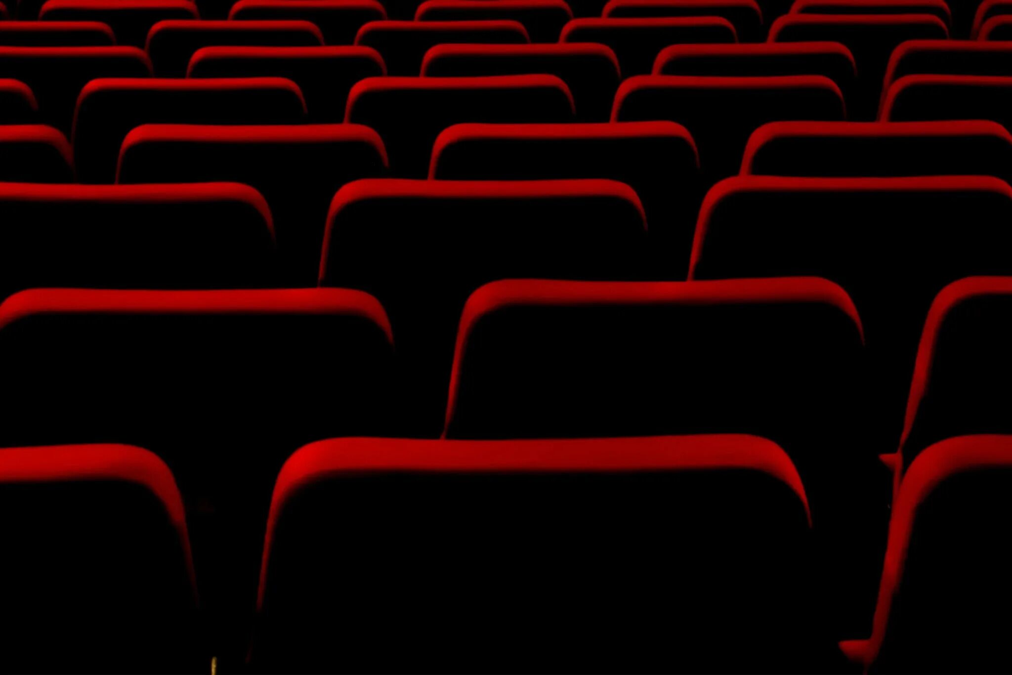 Theatre seats. Зал кинотеатра кресла в темноте. Концертный зал сиденья. Сиденье в зале фон. Концертный зал сиденья фон.