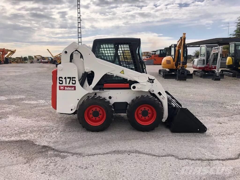 Купить мини погрузчик бобкэт. Минипогрузчика Bobcat s175. Мини погрузчик Бобкэт s175. Мини погрузчик Bobcat 175. Bobcat s900.