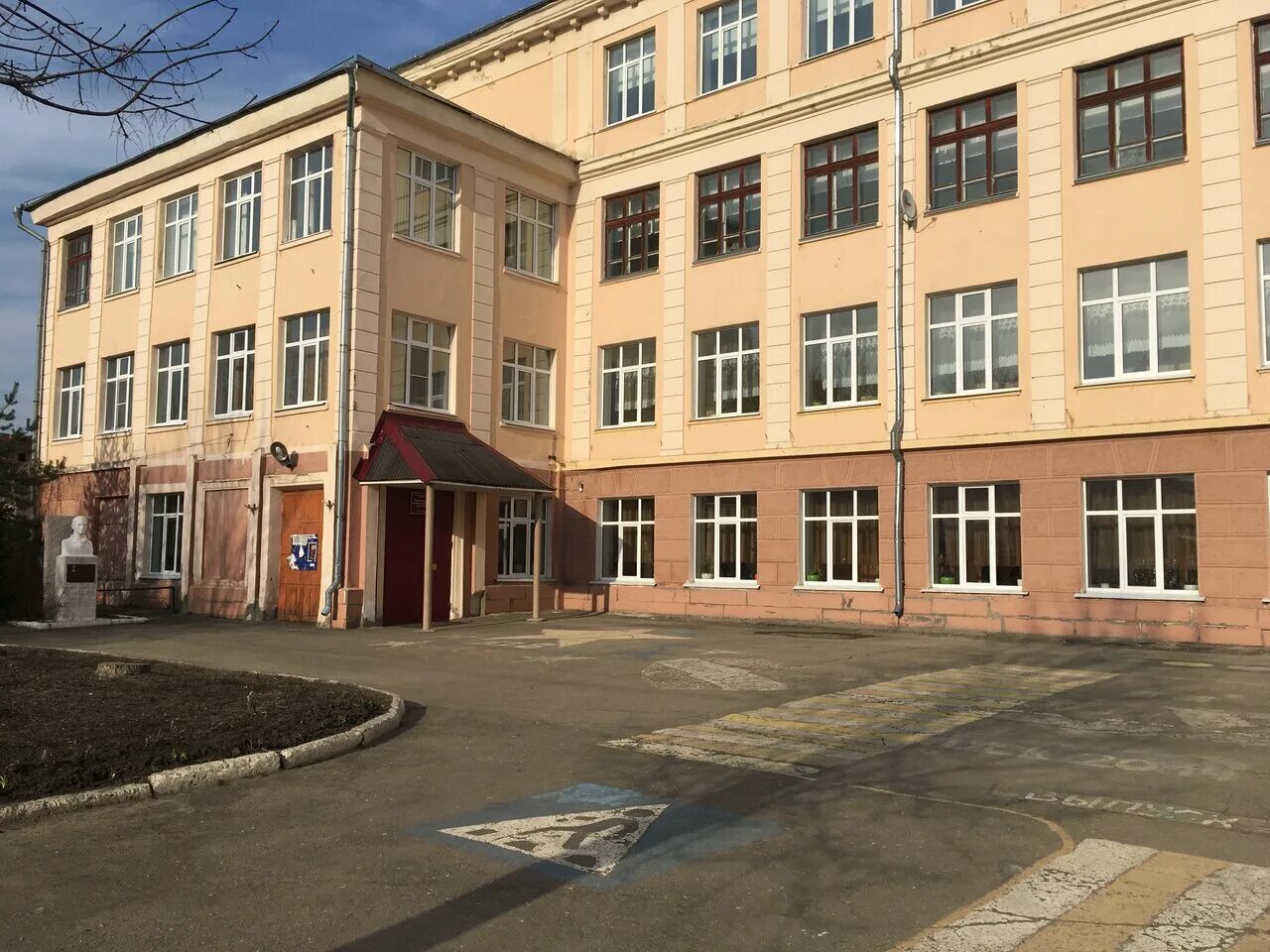 Школа 25 новомосковск. Гимназия 13 новомосковск. Директор гимназии 13 новомосковск. Гимназия номер 13 новосибирск. Гимназия 13 новомосковск.
