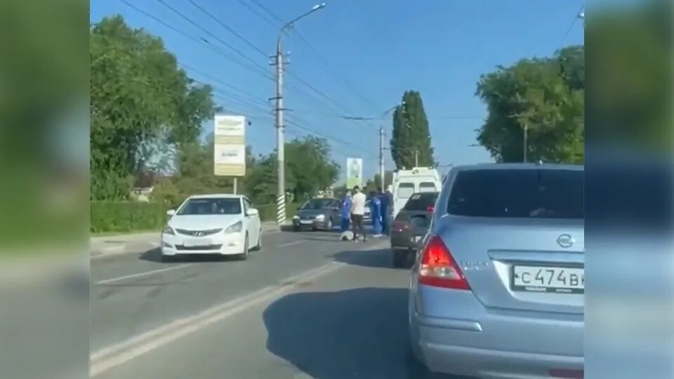 Мужчина сбивает ребенка. Авария в Энгельсе на Лесозаводской.