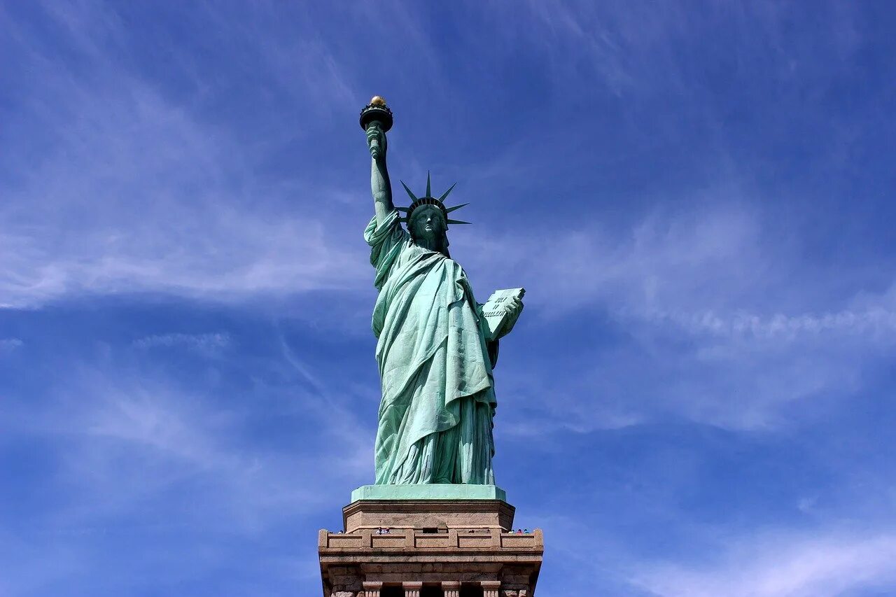 Нью-йорк бстатуясвободы. Статуя независимости сша. Фотка статуи свободы. Статуя свободы богиня геката. Статуя свободы нью-йорк.