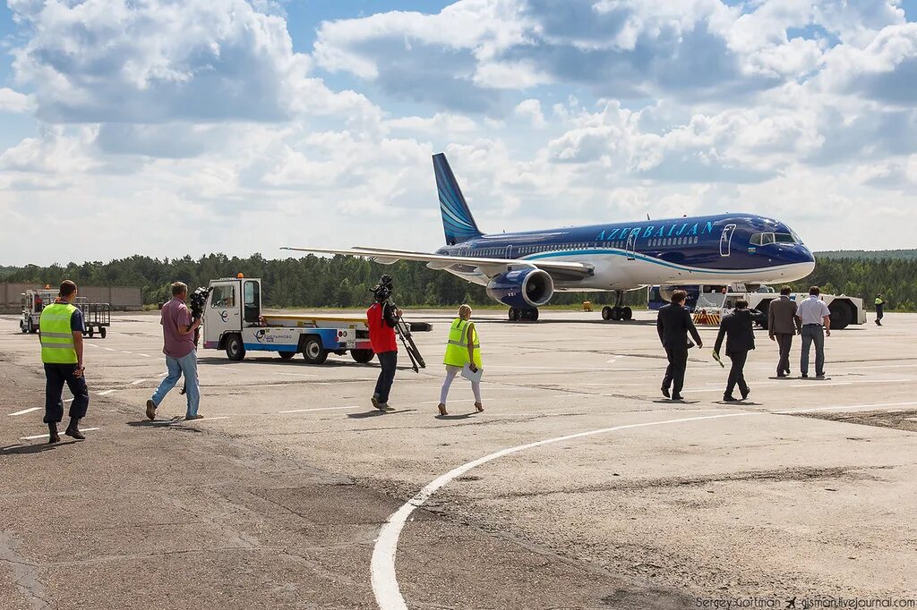 На сегодня самолет баку. Москва с самолета. На сегодня самолет баку. Airbus a320 азал. Azerbaijan airlines airbus a320.