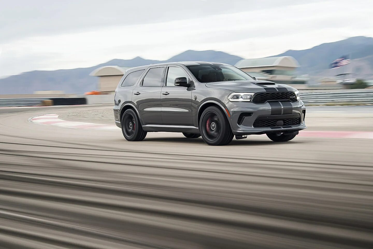 Додж 2025. Dodge durango hellcat 2025. додж дюранго 2025. dodge durango srt 2025. dodge durango srt hellcat 2025.