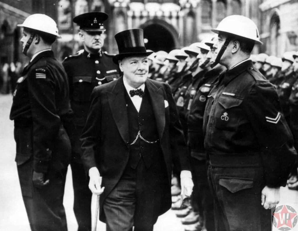2 мировая черчилля. Уинстон Черчилль 1940 Лондон. Уинстон Черчилль вторая мировая.