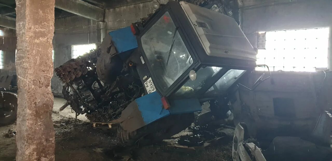 ДТП С гусеничным трактором. Попал под гусеницу трактора. Происшествия в Романовском районе.