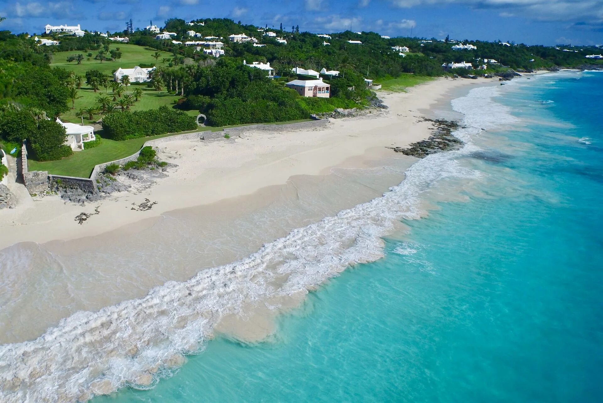 Beach walk. Бермуды острова вилла. Бермудские острова пляжи. Дом на Бермудах. Бермудские острова фото пляжей.