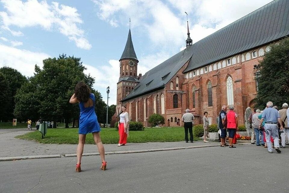 Калининград можно ли приехать. Остров Канта в Калининграде. Туристы на острове Канта. Калининград туристы. Калининградская область туристы.