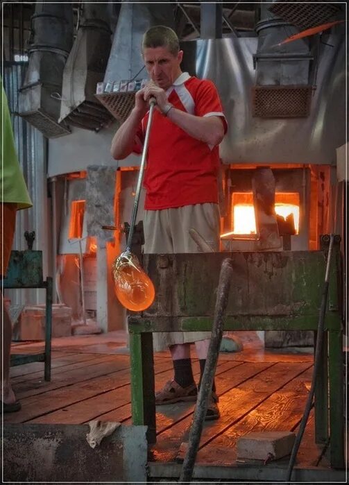 Возникла бы профессия стеклодува если бы стекло. Мигель аррибас стеклодув. Гдз укр мова 8 класс олександр заболотный. Стеклодувная трубка. Возникла бы профессия стеклодува если бы стекло.