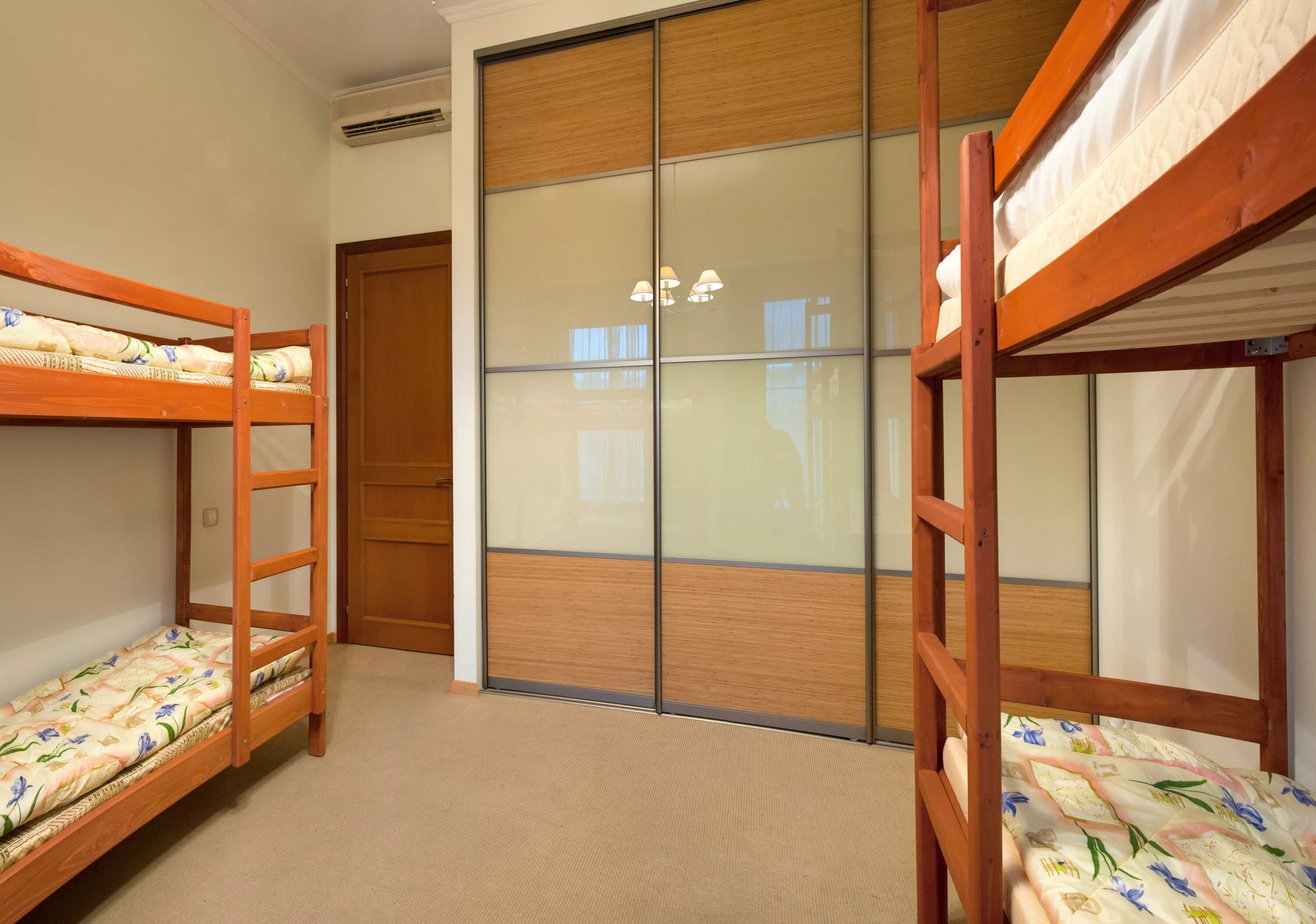 Хостел крылья казань баумана. Хостел вега казань. Хостел семилуки уют. Крылья ул. Гостиница крылья казань.