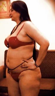 Slideshow nagma old photos.