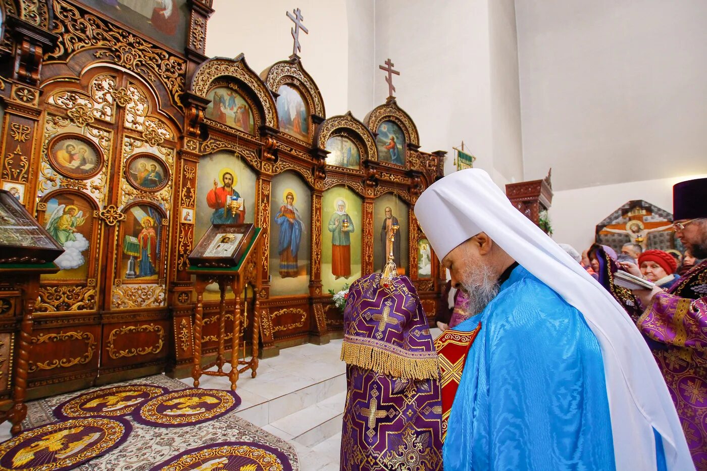 Расписание храма матроны в дмитровском. Храм блаженной Матроны Московской (Белгород). Храм Матроны Московской город орёл. Храм блаженной Матроны Московской внутри (Белгород). Настоятель храма Матроны Московской в Орле.