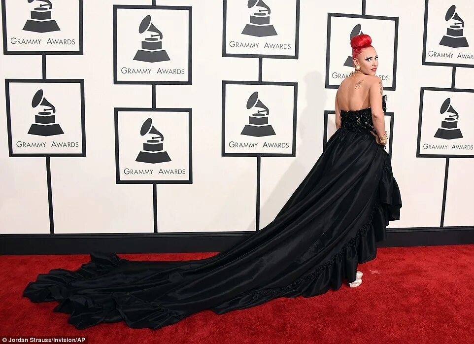 Grammy js. Мадонна грэмми. грэмми 2015. madonna grammy 2015.