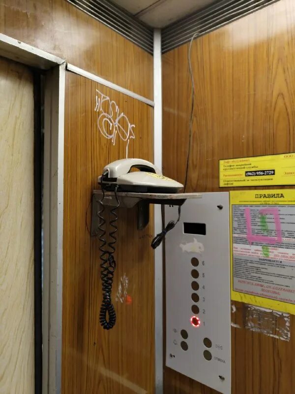 Узнаешь лифт. Блеск металла. Собр парни. Фсбшник мемы. Узнаешь лифт мем.