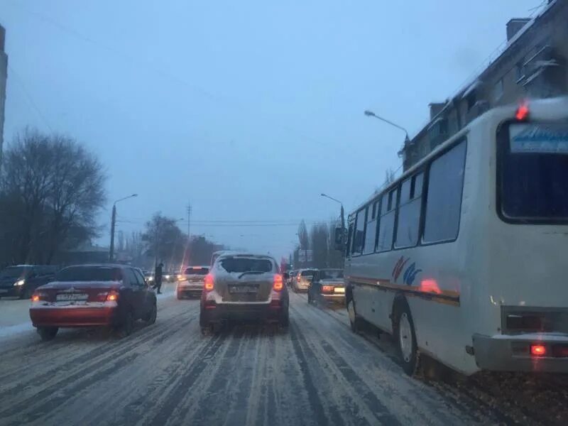 Какая сейчас обстановка в воронеже. Воронеж снег пробки. Воронеж ситуация на дорогах сегодня.