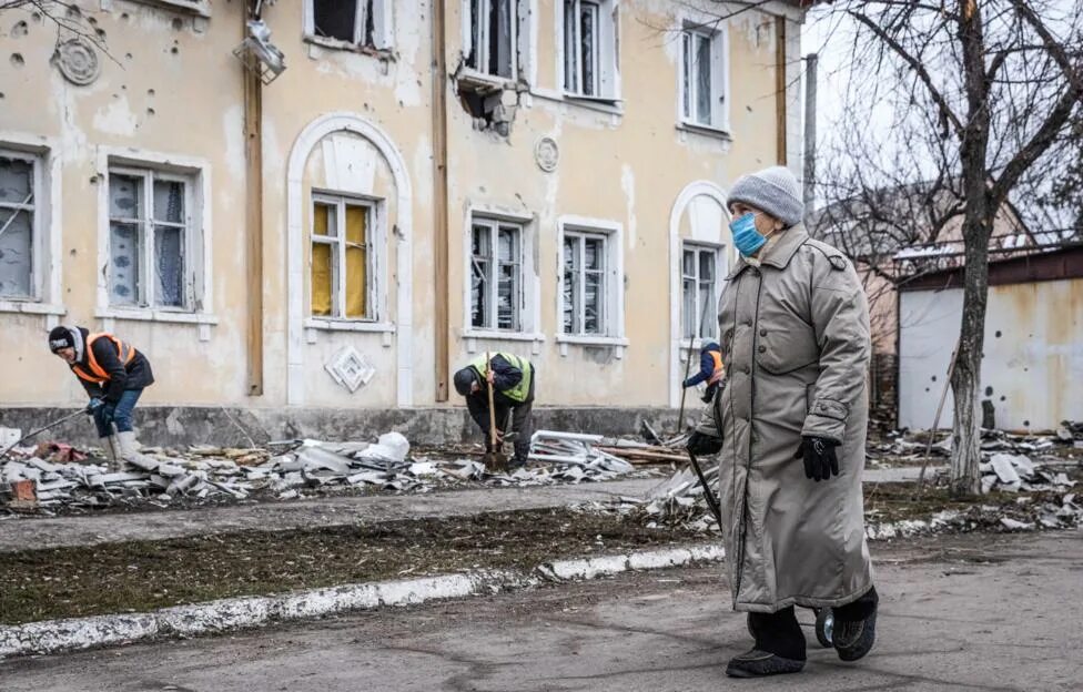 Украинские мирные жители. Армия мирные жители Украина. Мирное население Украины. Русские войска и мирные жители. Население Киева.