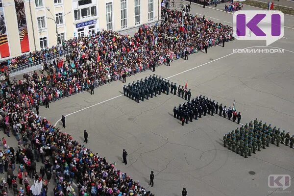 1 мая сыктывкар. Вальс Победы Оренбург. Оренбург вальс на день Победы. Вальс Победы Оренбург 2017. Вальс к 9 мая на Советской Оренбург.