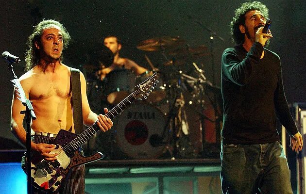 Given down. Дарон Малакян 2002. System of a down Дарон Малакян. Серж Танкян и Дарон Малакян. Дарон Малакян Rammstein.