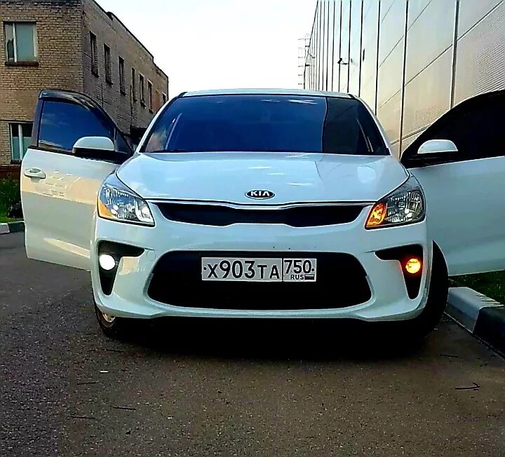 ДХО кия Рио 4. Дневные ходовые огни Киа Рио 4. Ходовые огни кия Рио 4. Kia Rio 4 поворотник.