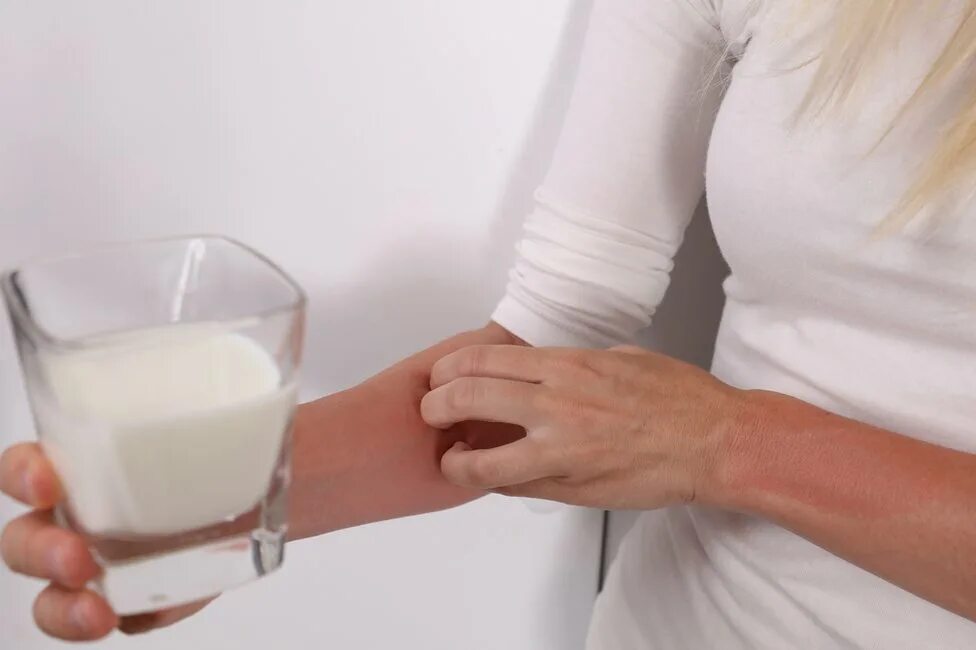 Мальчика стошнило в тарелку. Плохое молоко. Молоко. Вырвать молочный зуб ребенку. Вырывание молочных зубов.