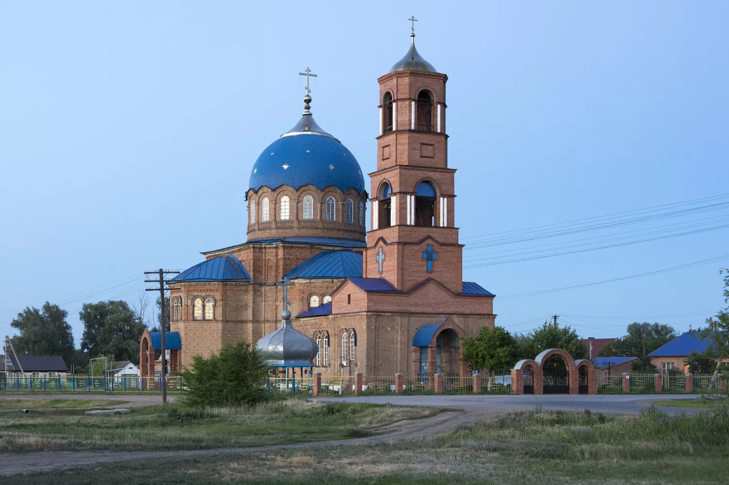 Храм Святой Троицы в селе утёвка. Храм Утевка Самарская область. Храм в Утевке Нефтегорского района Самарской области. Троицкий храм Утевка Самарская обл.