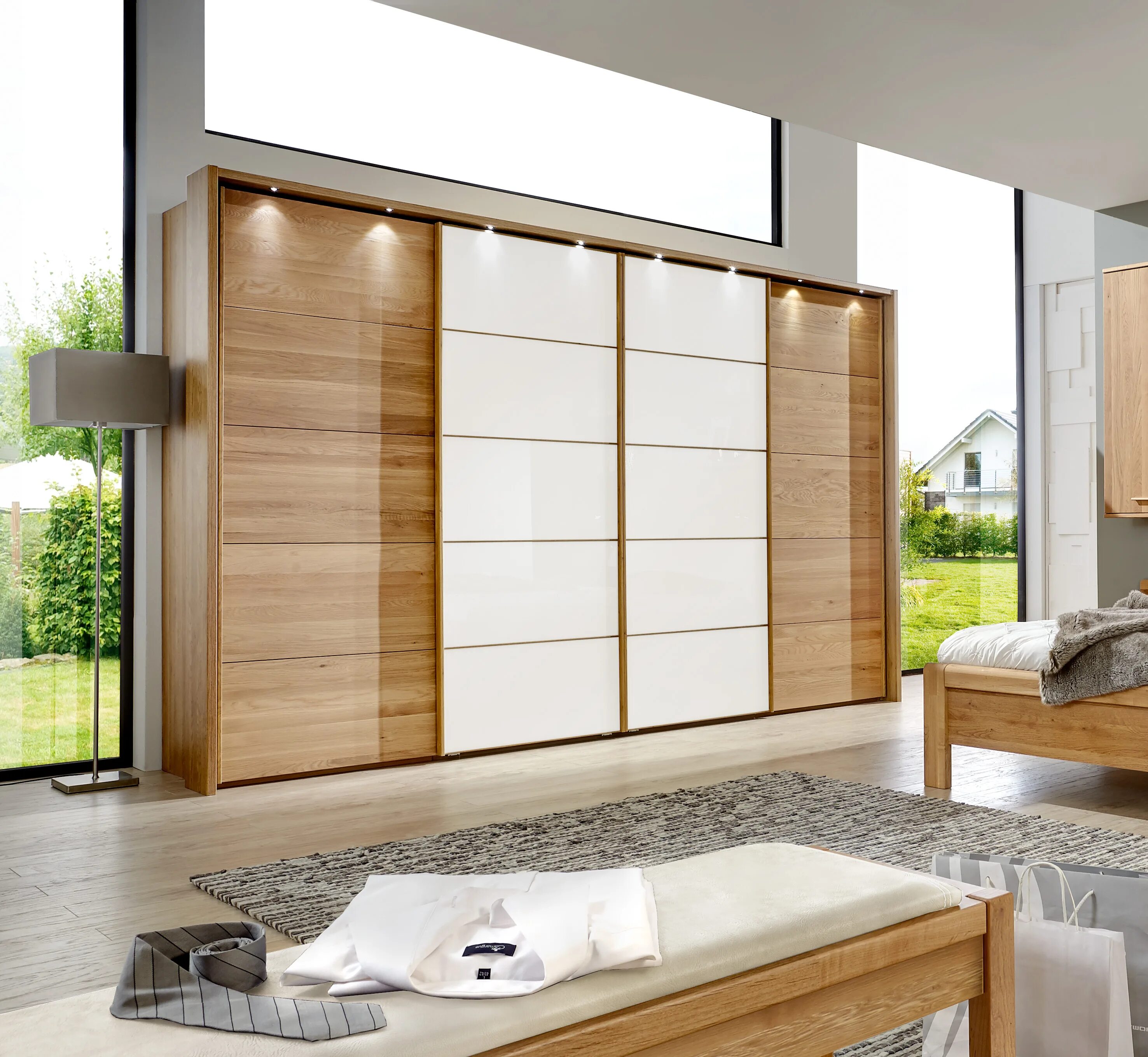 шкаф купе деревянный. фасады шкафа дерево. встроенный шкаф в спальне. шкаф из шпона. деревянный шкафчик.