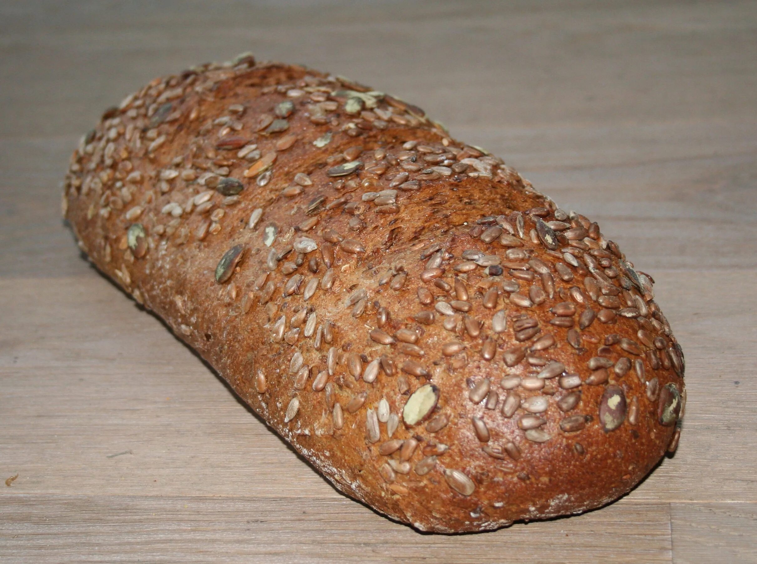 Состав зернового хлеба. Хлеб. Зерновой хлеб. Хлеб злаковый. Хлеб со злаками.