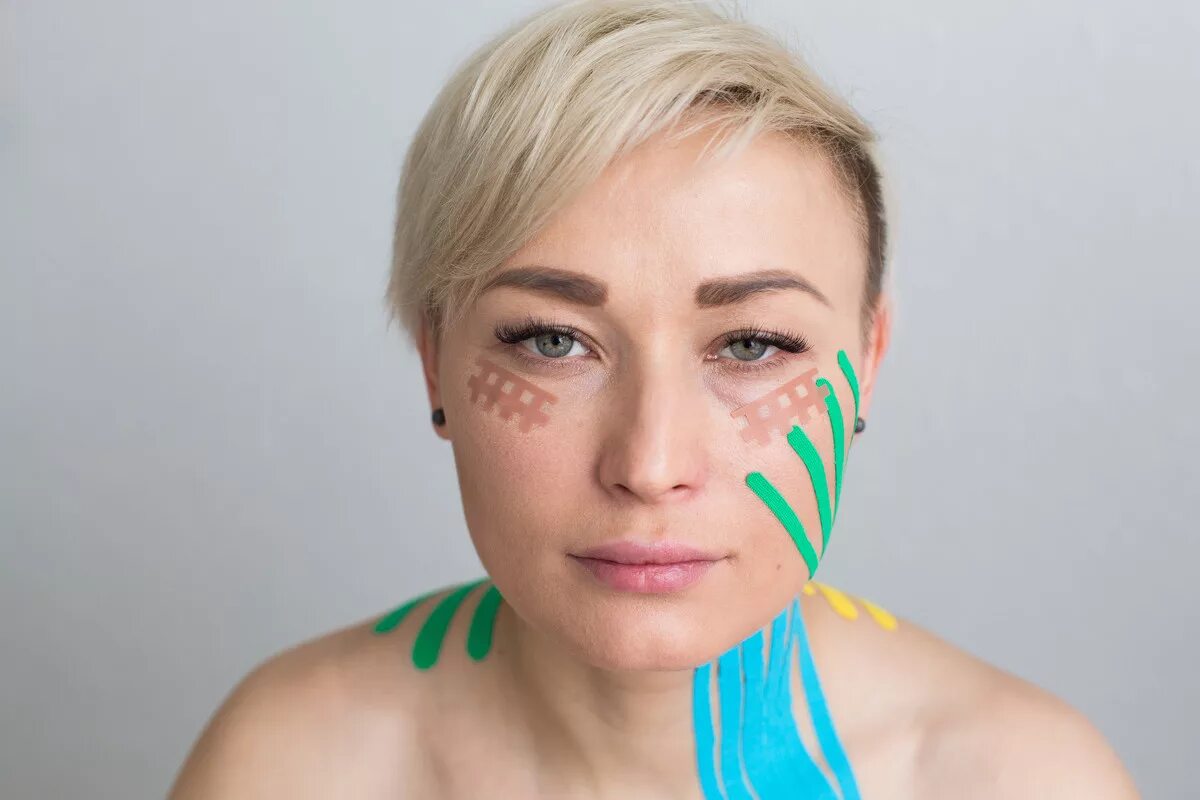 тейпы можно ли на ночь. тейпирование лица. оксана левина тейпирование. тейпирование марионеточных морщин. фейсформинг тейпирование.