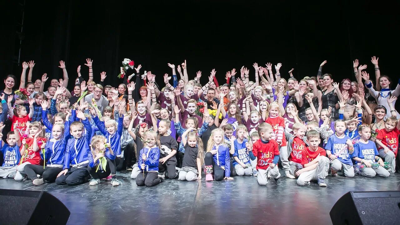 Дэнс фэмили. Студия танца архангельск. Dance family псков. Royal family танцевальная команда. Школа танцев family.