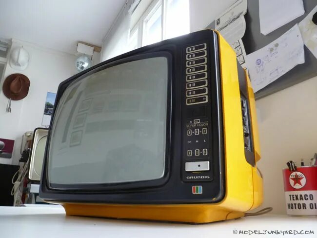 Grundig CRT TV. Грюндик телевизор модель 1994 года. Грюндик телевизор старый. Телевизор Грюндик 1999 год.