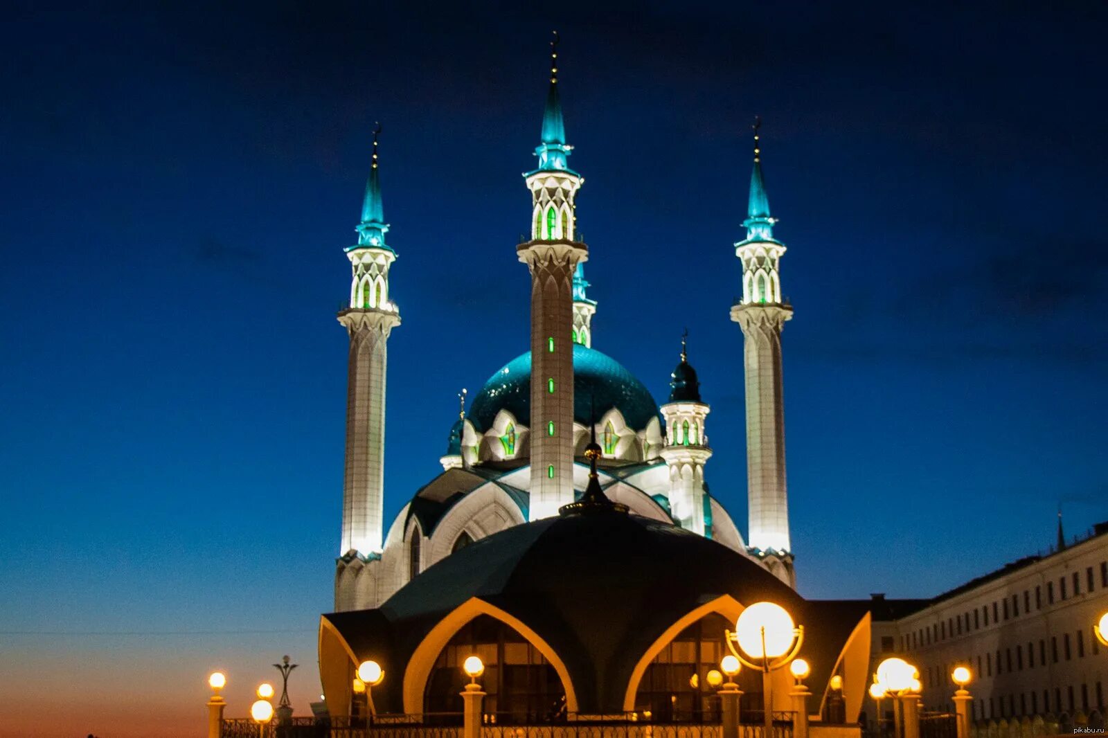 Мечеть аль-джами аль-кабир. Мечеть аль омари бейрут. Самые красивые мечети мира. Арабские эмираты тадж махал. Абу даби мечеть шейха зайда фото.