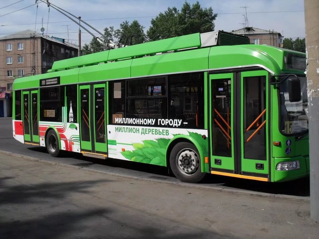 Зеленый общественный транспорт. Зеленый автобус. Зеленый троллейбус. Транспорт троллейбус. Городской зеленый автобус.