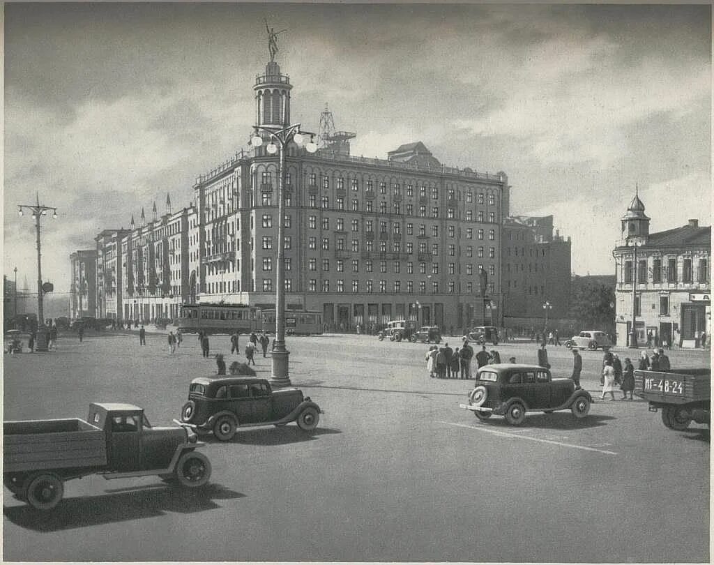 Улица горького дом. Улица горького (тверская) москвы 1939. улица горького москва 1930. тверская улица 1940-е. тверская улица в 30е годы.